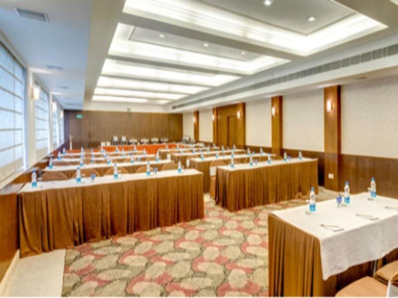Hotel Hindusthan International, Колката Екстериор снимка