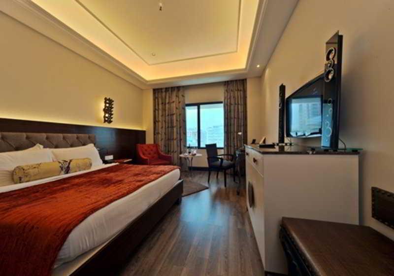Hotel Hindusthan International, Колката Екстериор снимка