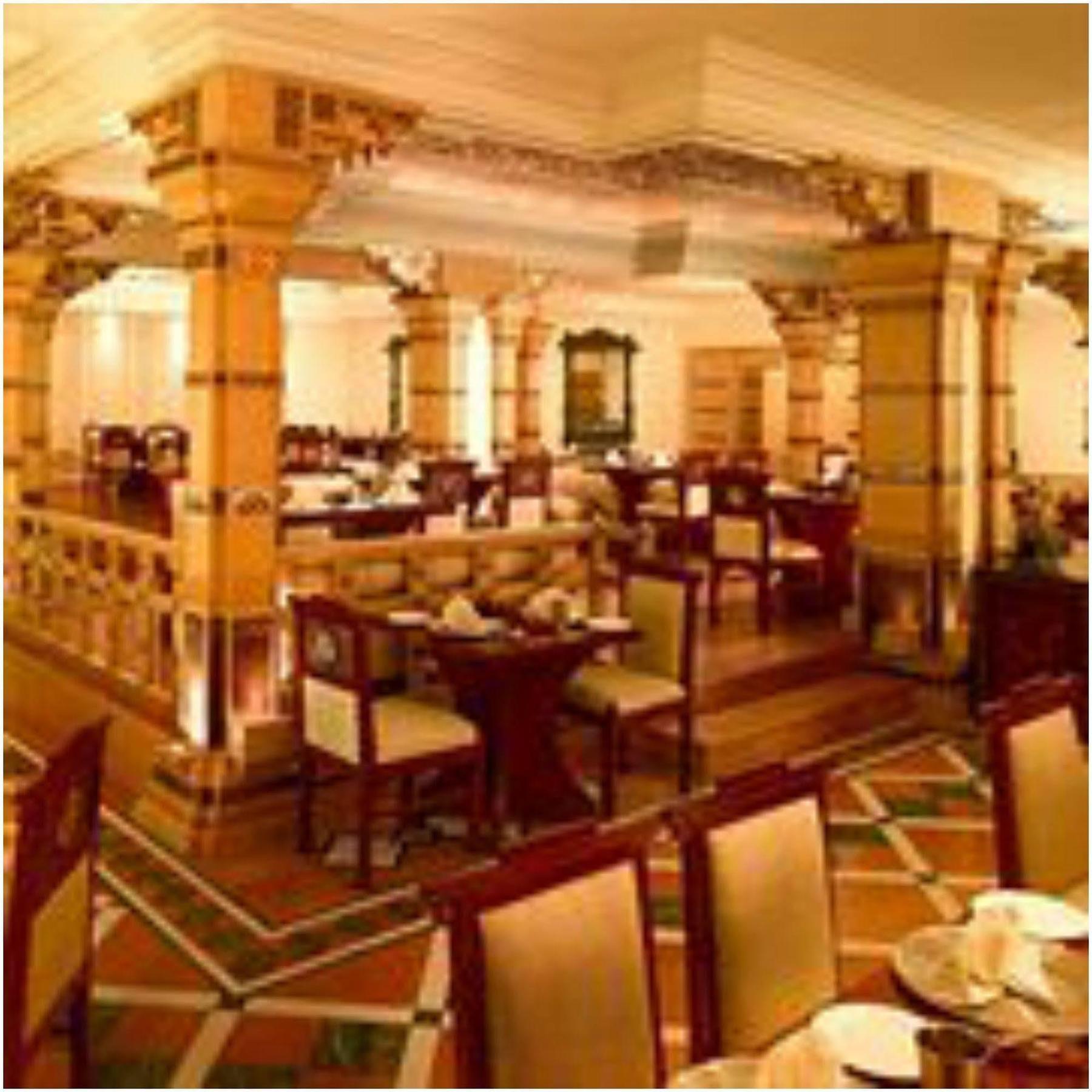 Hotel Hindusthan International, Колката Екстериор снимка
