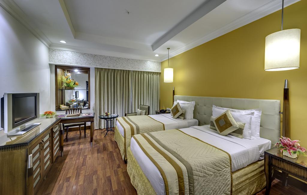 Hotel Hindusthan International, Колката Екстериор снимка