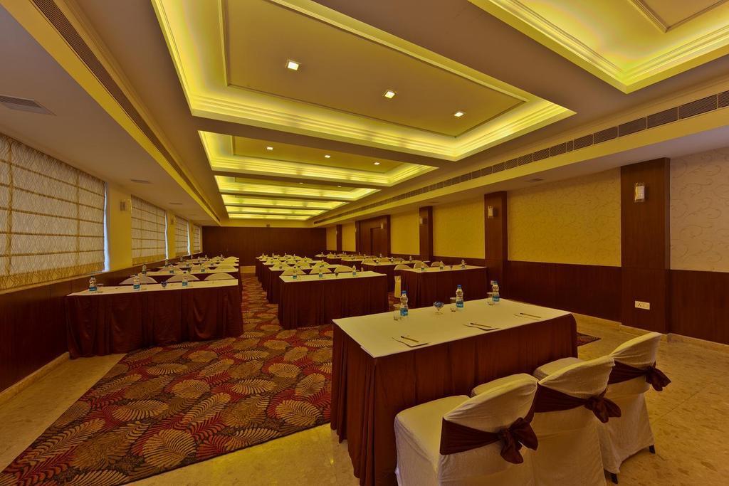 Hotel Hindusthan International, Колката Екстериор снимка